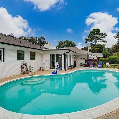 Poolside Bungalow With Fire Pit Fun And King Suite Charlotte Exterior foto