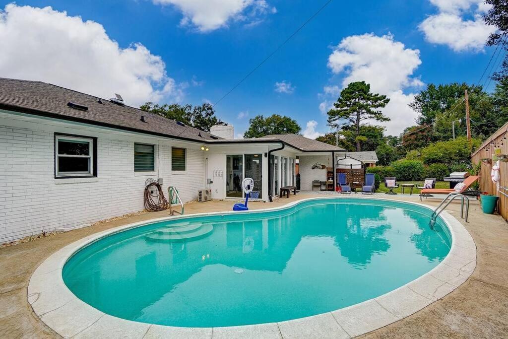 Poolside Bungalow With Fire Pit Fun And King Suite Charlotte Exterior foto