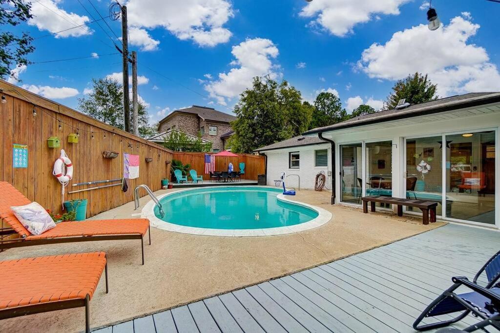 Poolside Bungalow With Fire Pit Fun And King Suite Charlotte Exterior foto